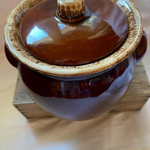 Hull Brown Drip Bean Pot With Lid