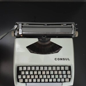Consul Typewriter  - Vintage Typewriter  - light gray-blue