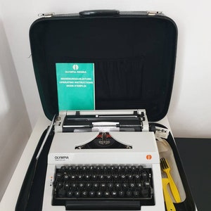 Olympia Regina de luxe Typewriter- working typewriter - white typewriter