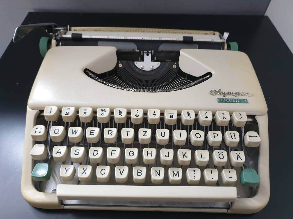 Olympia Splendid 33 Typewriter - Vintage Typewriter - Office Decor