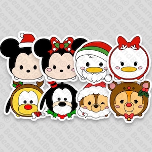 Puede incluir: Un conjunto de ocho pegatinas de personajes con temática navideña que representan a Mickey Mouse, Minnie Mouse, Donald Duck, Goofy y otros personajes de Disney. Las pegatinas son todas de estilo de dibujos animados y tienen un fondo blanco.