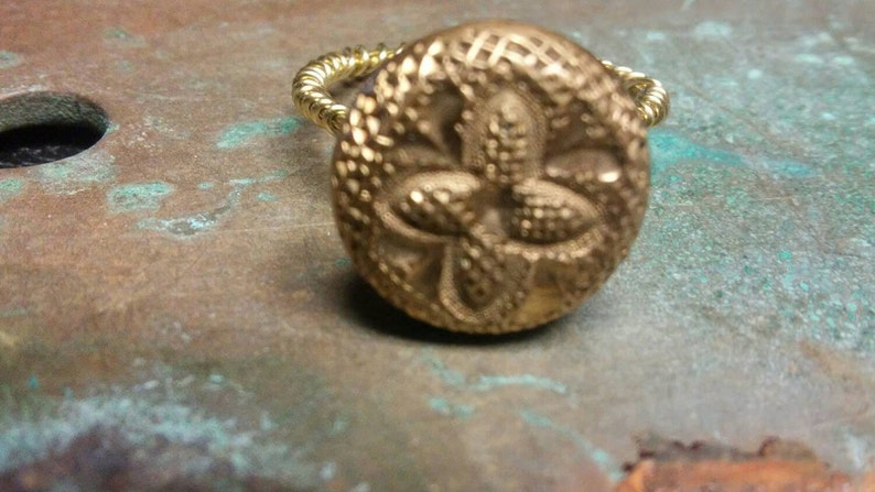 Antique Victorian floral gold button ring