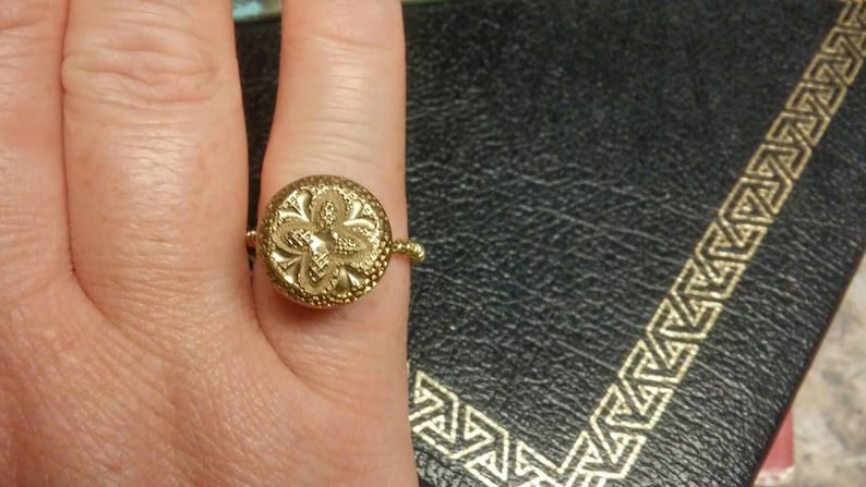 Antique Victorian floral gold button ring