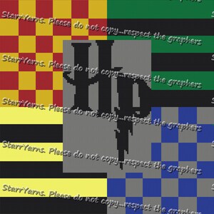 Può includere: Uno schema di pixel art per lavorare a crochet una coperta a tema Harry Potter. Lo schema presenta lo stemma di Hogwarts, i colori della casa Grifondoro e i colori della casa Serpeverde.