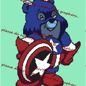 Pode incluir: Um urso de desenho animado azul e cinza vestindo um traje vermelho, branco e azul com uma grande estrela no peito. O urso está segurando um escudo com uma estrela.