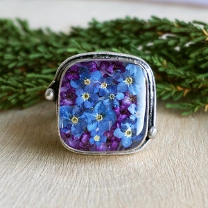 Floral ring with real dried Alyssum and Forget me not flowers. Dried blue flower jewelry. Adjustable ring with genuine flowers. Myosotis