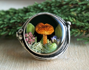 Forest ring with real mushroom, hepatica flower, green leaves, heather and a tiny snail shell. Dried mushroom jewelry. Real mushroom ring.