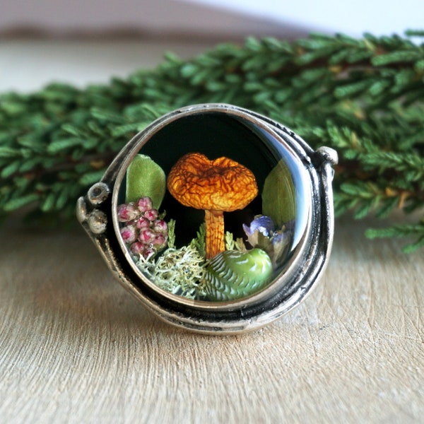 Forest ring with real mushroom, hepatica flower, green leaves, heather and a tiny snail shell. Dried mushroom jewelry. Real mushroom ring.