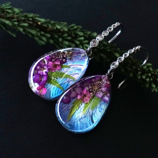 Botanical earrings with genuine dried flowers. Resin Earrings with Real dried alyssum, fern and carnation petals. Purple flower earrings.