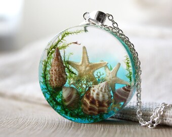 Resin Seashell Starfish Necklace, Ocean Medallion Type Pendant. Ocean beach wedding jewelry