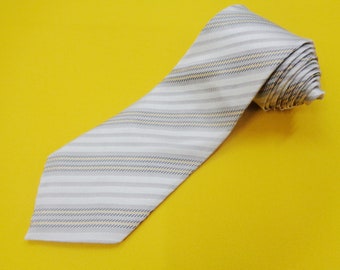 Cravate Giorgio Armani vintage Cravate en soie Giorgio Armani vintage Cravate Giorgio Armani vintage Made in Italy Cravate en soie à motif abstrait
