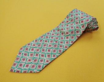 Diese Krawatte wurde von Hand hergestellt