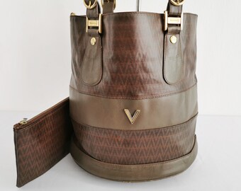 lipstick in my valentino white bolsa