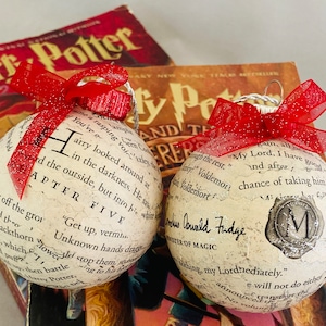 Ornements de page de livre, papier mâché, ornement d'arbre de Noël fait main avec paillettes/ ornement de vacances/ excellente idée de cadeau/ pendaison de crémaillère