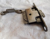 Singer lock, key and locating latch case fittings plates parts from bentwood lid Sewing machine related bottom Simanco 87427 124517