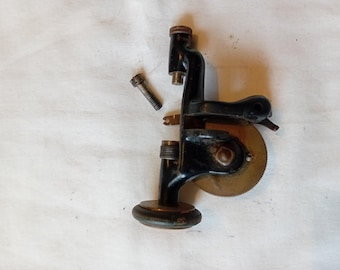 Avvolgitore per bobina lunga Singer 1897 VS3 vintage, raccordo inferiore per macchina da cucire antica tipo VSM (28K 28) con vite di fissaggio