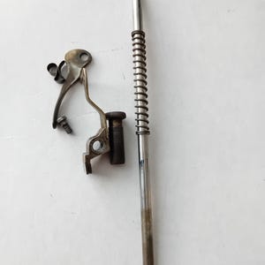 Singer 66K presser bar & clamp assembly take up lever with bolts spring etc Vintage 1927 sewing machine genuine Simanco 32665,66564, 32665