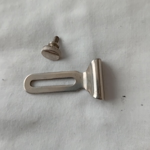 Vintage Singer Simanco Nahtführer No 25527 mit Schraube - Nähmaschinenteil