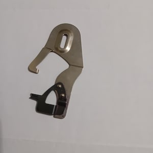 SINGER Undebraider Simanco Teile-Nr. 121547 für die Verwendung mit Nähmaschinen mit niedrigem Schaft. Vintage Originalteil.