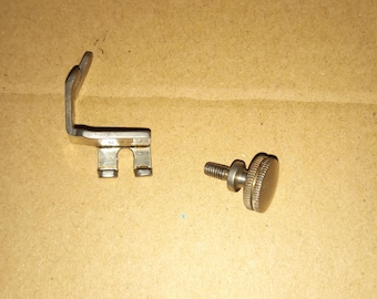 Pie prensatelas y tornillo Singer vintage 8337 para máquinas de coser 28, 128K y 28K. Pieza de repuesto.