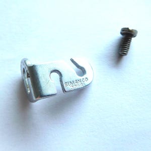 Singer 66 99K Nähmaschine Spuler Fadenspannung Führung Halterung Simanco 33691