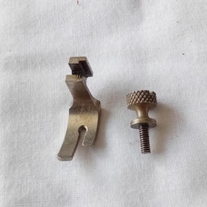 Jones Spool presser foot & bolt vintage 1930s item Sewing machine  may metal fit others
