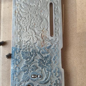 Vintage Singer 28K 28 faceplate end plate cover from 1920s sewing machine 28 chrome vine leaf pattern Simanco 8361 with bolts, faceplate