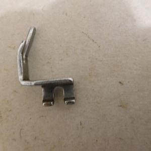 Vintage Singer Standard Nähfuß 15281 mit Schraube niedrigen Schaft Singer Nähmaschine Vintage Teil