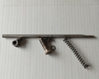 Barra prensatelas y palanca de arrastre Singer 28K con resorte, etc., de una máquina de coser vintage de los años 20, original Simanco 8366, 55507, etc.