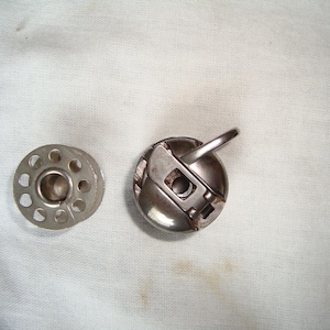 Brother JA 28 661 sewing machine Bobbin Case  also fit Jones Brother 651 etc
