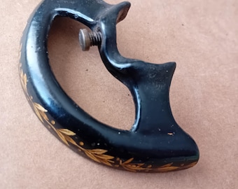 Osłona paska lub koła pasowego do maszyny do szycia Singer 28K 28 z antyku z 1908 r., zdemontowana