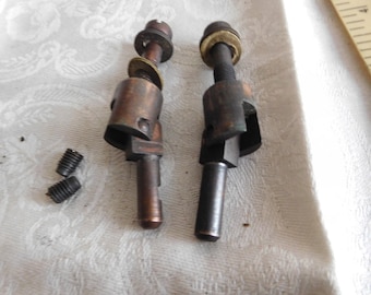 Bisagras de elevación para carcasa de máquina de coser Singer, compatibles con 99K, 66, 128, etc. #87722, bronceadas, con tornillos de cabeza cilíndrica y tornillos prisioneros. Originales de época.