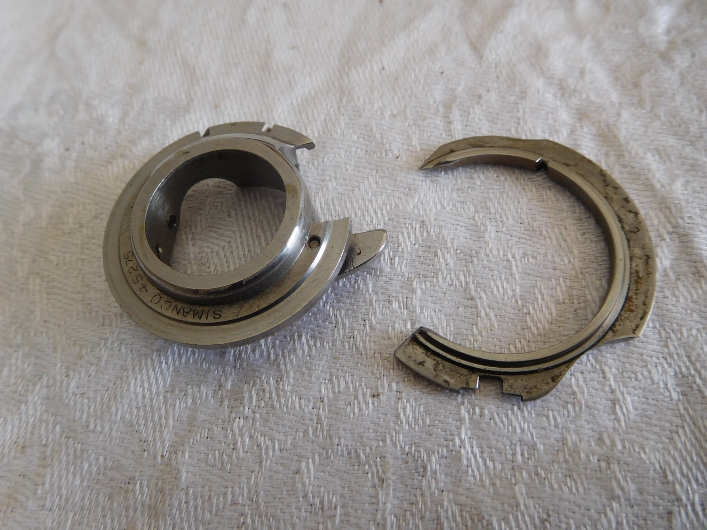 singer 201 bobbin case