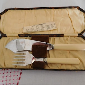 Set vintage Firth Staybrite fish serving slice/server & fork  stainless steel faux bone handles