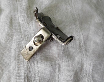 Vintage Singer 28K 128K bullet shuttle bobbin carrier, ejector type, Simanco part 54506 vintage genuine part sewing machine