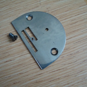 Singer 15K needle throat stitch cover plate with screws from 1950s 15K Sewing machine Simanco part 15280, feed dog, needle plate