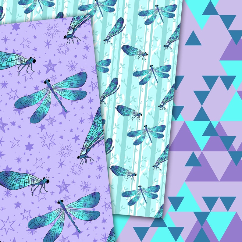 K&ouml;nnte beinhalten: Drei digitale Papierdesigns mit einem blauen Libellenmuster auf einem violetten Hintergrund mit wei&szlig;en Sternen, einem blauen Libellenmuster auf einem hellblauen und wei&szlig;en gestreiften Hintergrund und einem geometrischen Muster aus violetten und blauen Dreiecken.
