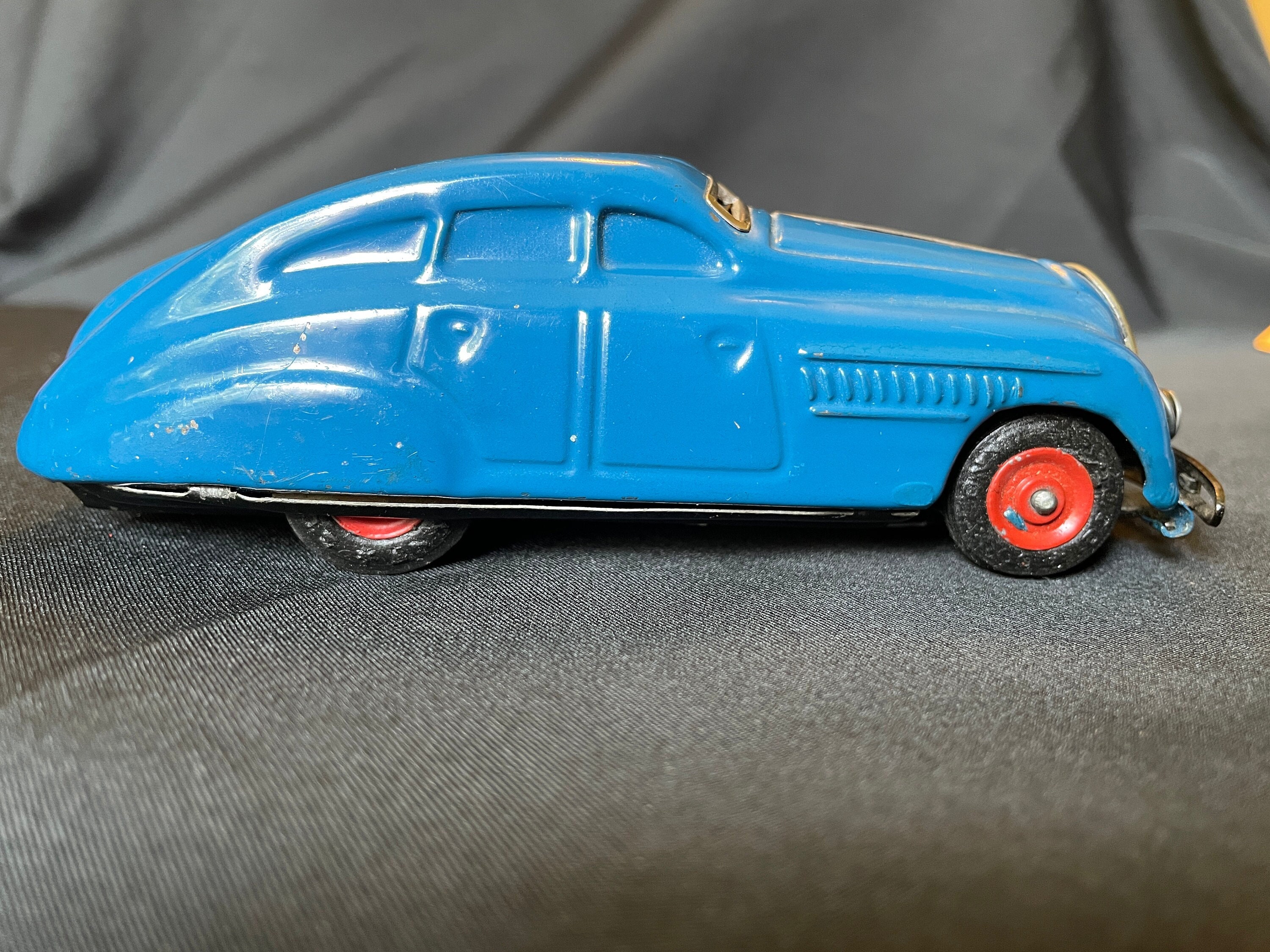 Auto-Deko-Schmuckstück, klein, hohe Nachahmung, Mini-Affenkönig-Figur, B