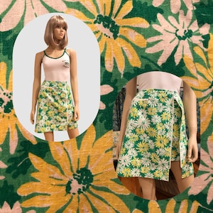 1960’s Floral Skort Designed And Tailored By Gordon Of Philadelphia, 60’s Green & Yellow Daisy Print Mini Skirt With Built In Shorts
