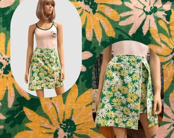 1960’s Floral Skort Designed And Tailored By Gordon Of Philadelphia, 60’s Green & Yellow Daisy Print Mini Skirt With Built In Shorts