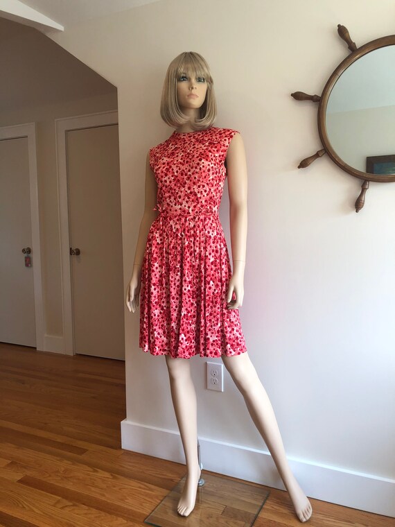 1950’s Swing Dress, Vintage Pink & Red Floral Sho… - image 4