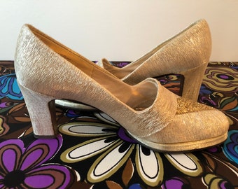 1960’s Gold Lame Shoes, Vintage Gold Glitter Shoes, La Parisien Puerto Rico, Size 5.5, 60’s Sparkling Evening Shoes, Mod Closed Toe Heels