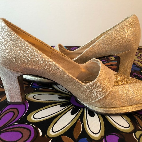 1960’s Gold Lame Shoes, Vintage Gold Glitter Shoes, La Parisien Puerto Rico, Size 5.5, 60’s Sparkling Evening Shoes, Mod Closed Toe Heels