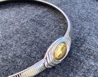 Vintage 80s Avon KJL Kenneth Lane Naszyjnik Srebrny Złoty Tone Clip-On Omega Nowoczesny