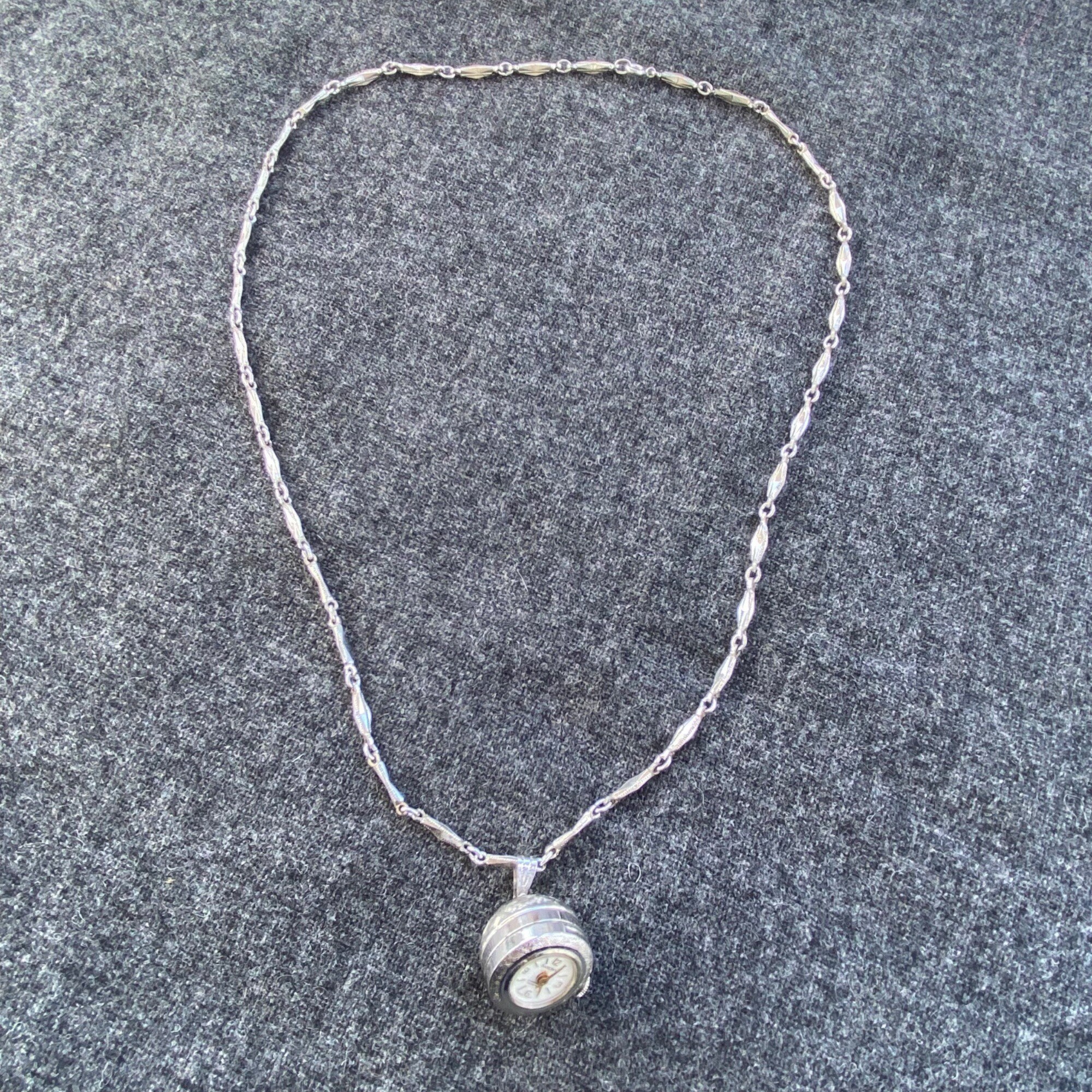 Vintage Saxony Pendant Watch Necklace Silver Tone Case Chain Vintage Saxony Pendant Watch Necklace Silver Tone Case Chain