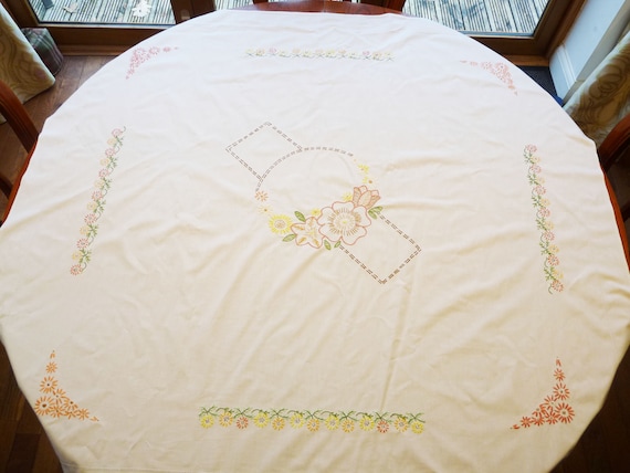 ヴィンテージ刺繍入りコットンテーブルクロス：カラフルなデイジーの花
