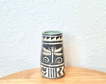 Dragonfly, Bamboo sgraffito ceramic bud vase 3 1/2"H, Hand carved design, made in Maui HI, Holiday gift flower vase, Black on white pottery