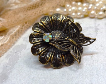 蝶のヴィンテージブローチ ヴィンテージ デイジーの蝶のブローチ