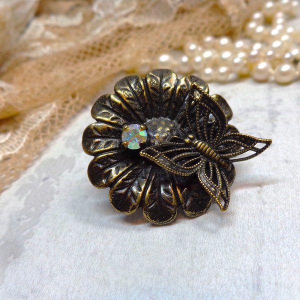 Vintage Butterfly on Daisy Brooch