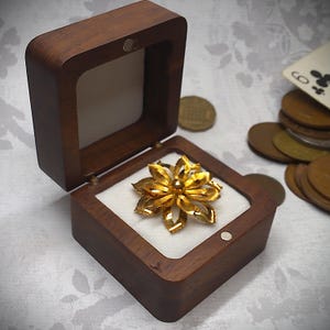 Vintage Solid Gold Flower Brooch